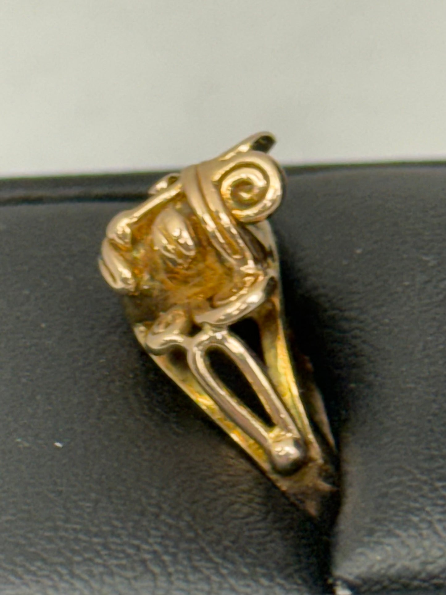 Lady’s stylized Ring