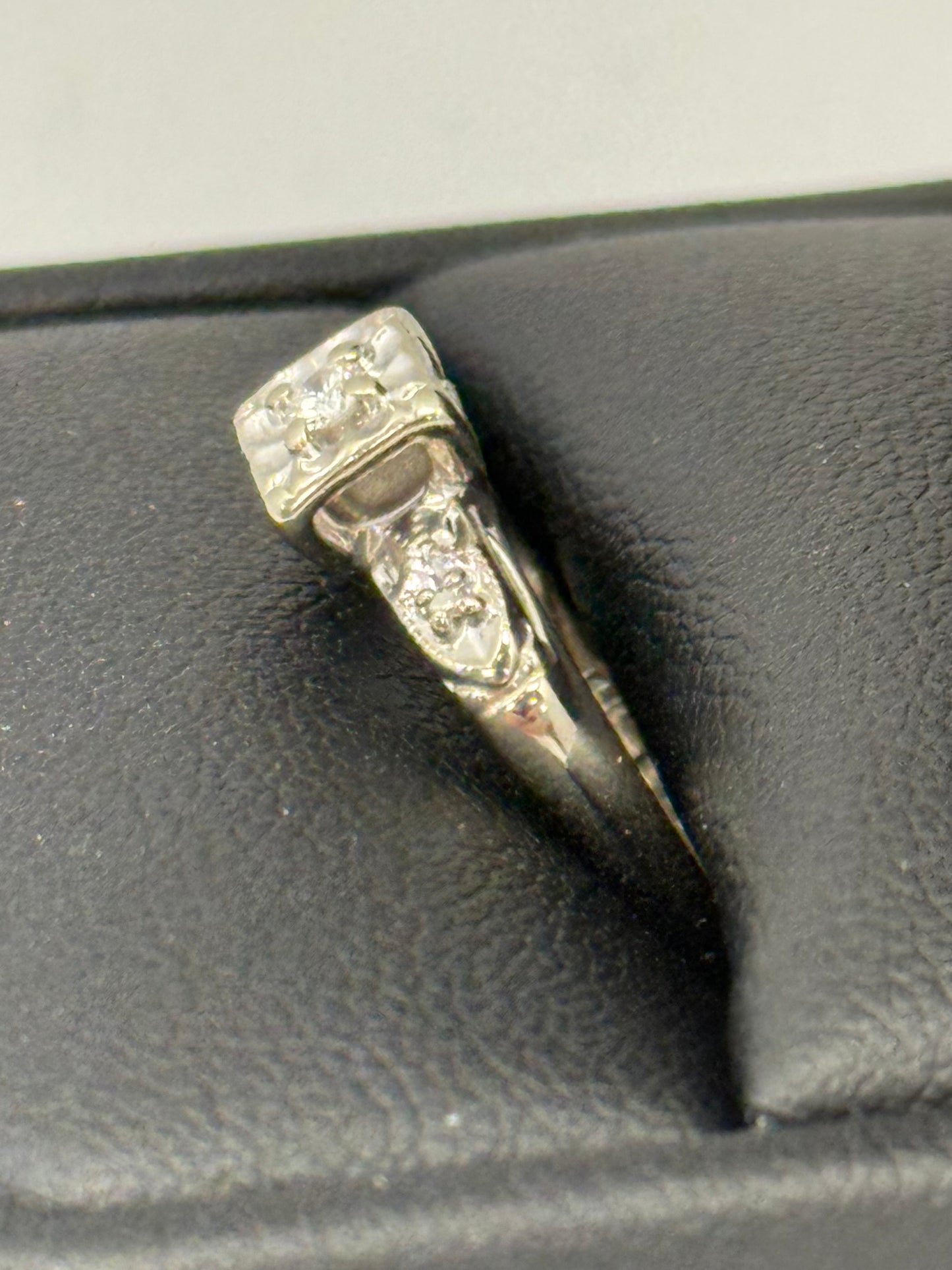 Lady’s Diamond Ring