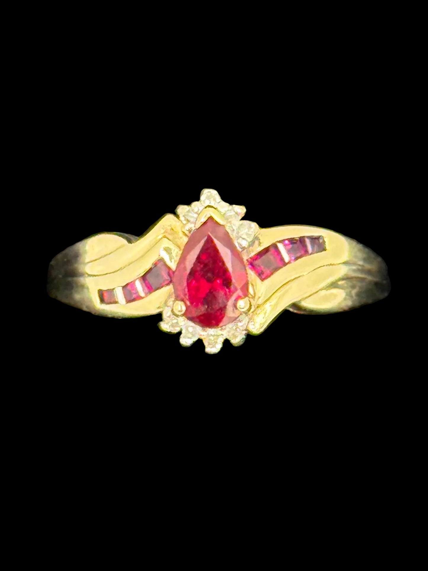 Lab Ruby and Nat. Diamond Ring