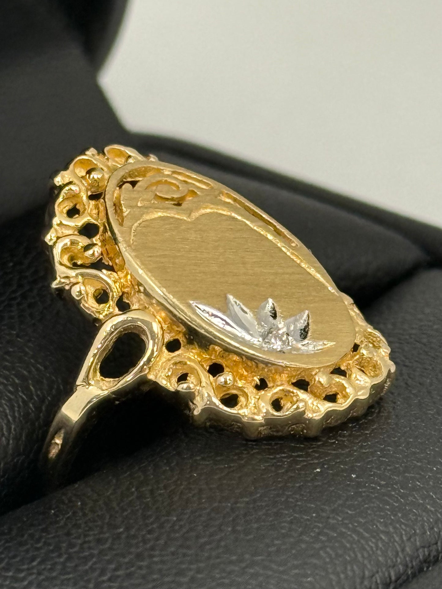 Lady’s Diamond Ring