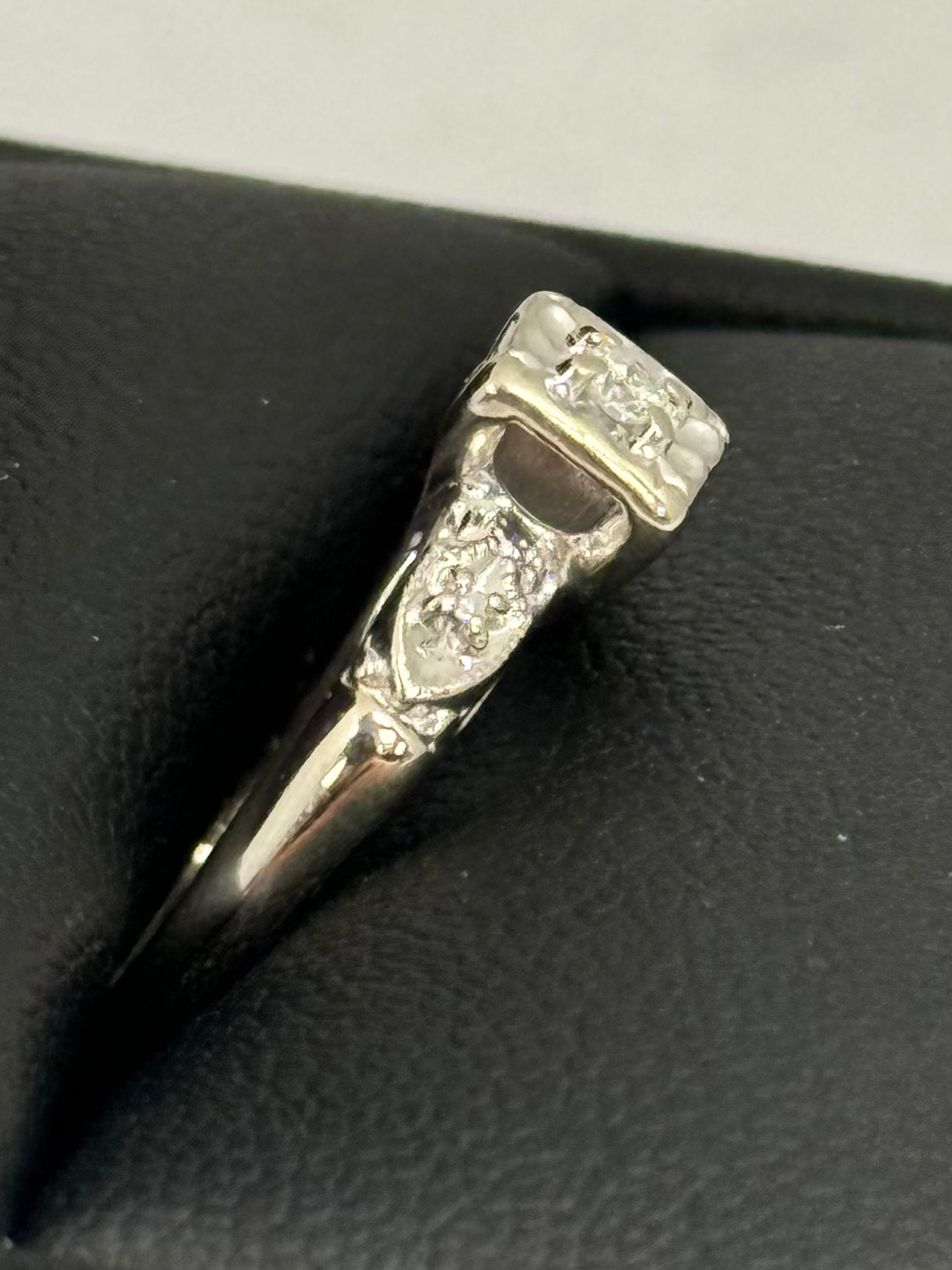 Lady’s Diamond Ring