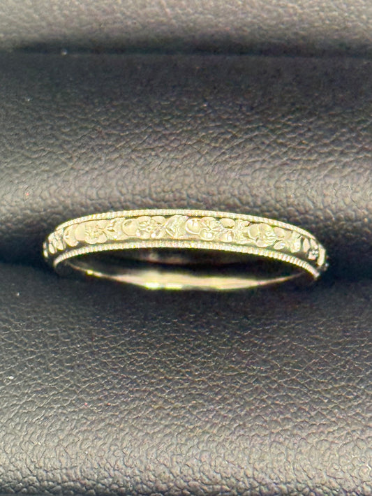 Fashion Carved Wedding Band