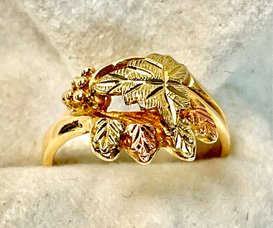 Lady’s Black Hills Gold Ring